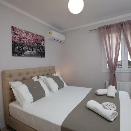 Elena's 4 Apartment *