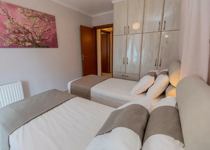 Elena's 4 Апартаменты